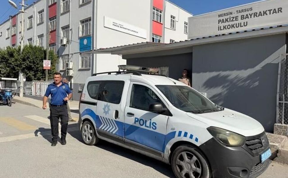 Tarsus'ta 1. sınıf öğrencisinin çantasından tabanca çıktı