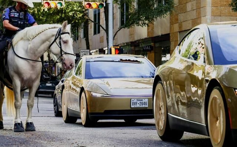 Tesla'nın sürücüsüz Cybercab aracı 10 dakikalık yolu 70 dakikada tamamladı