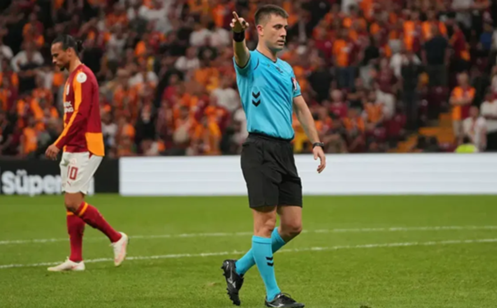 Trabzonspor, Thomas Reis yönetiminde Galatasaray'ı 4-0 yendi; hakem kararları tartışma yarattı