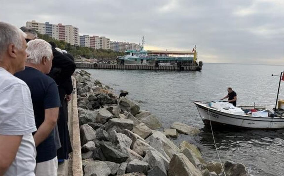 Yalova Armutlu'da Tatilciler Her Sabah Mehmet Mutluhan'ın Kayık Servisine İlgi Gösteriyor