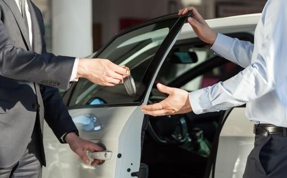 Yargıtay, sıfır kilometre otomobildeki boya kusurunu gizli ayıp saydı