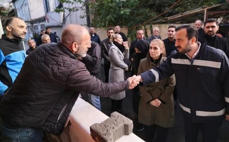 Abdullah Özdemir Eyüpsultan'daki sel mağduru vatandaşları ziyaret etti