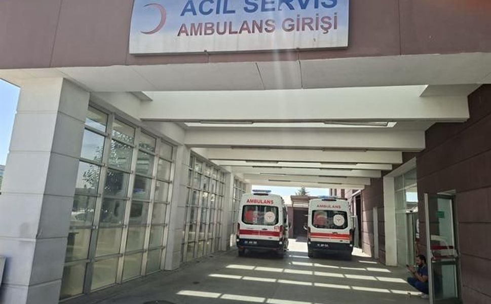 Adıyaman'da 2. kattaki evin penceresinden düşen çocuk ağır yaralandı