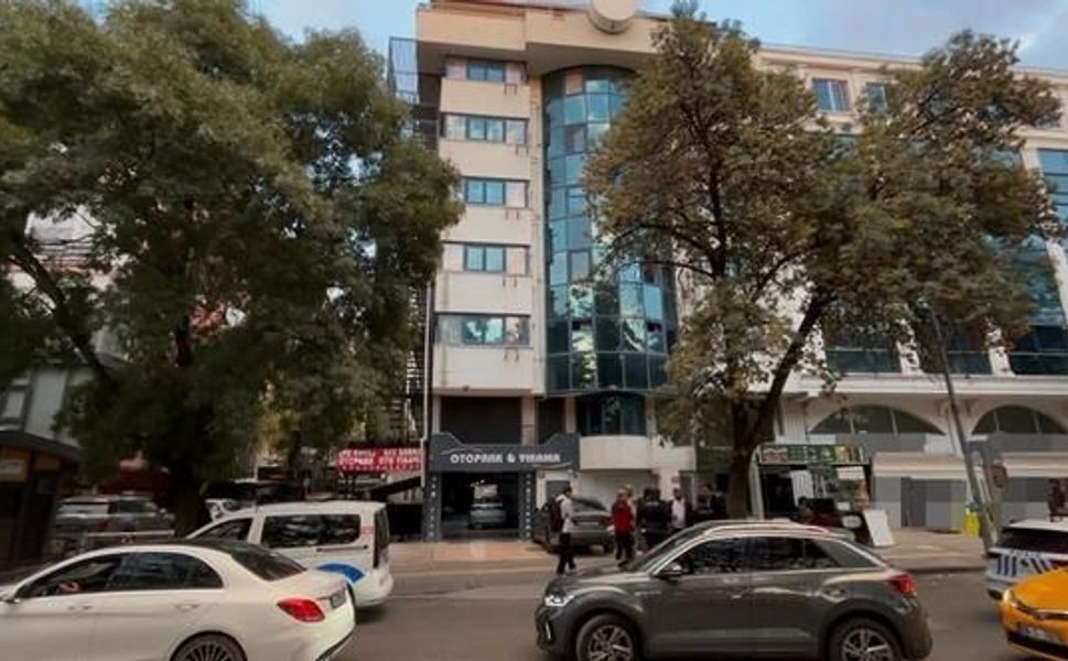 Ankara'da Otelin 6. Katından Düşen Kadın Ağır Yaralandı