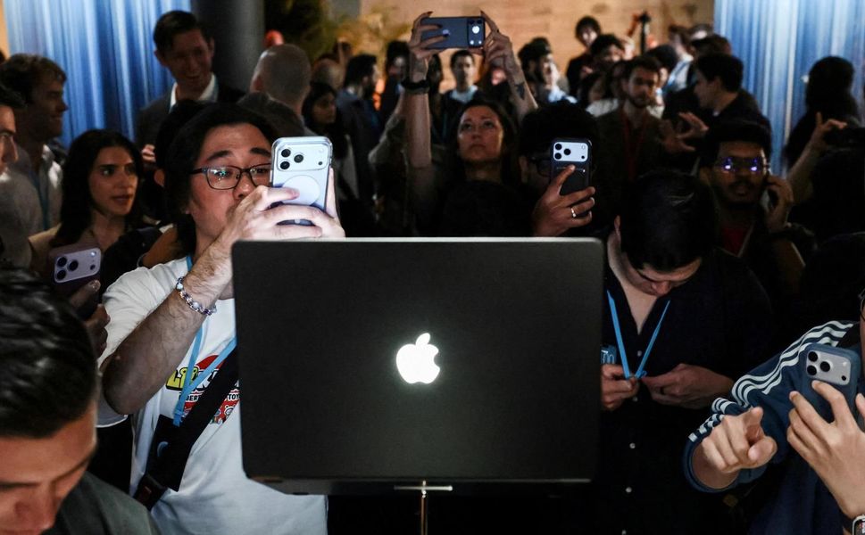 Apple, MacBook Pro serisine ilk dokunmatik ekranlı modeli ekledi