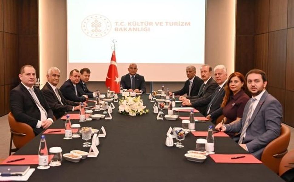 Bakan Ersoy, Türkiye-Rusya hava ulaşımını artırma görüşmesi yaptı