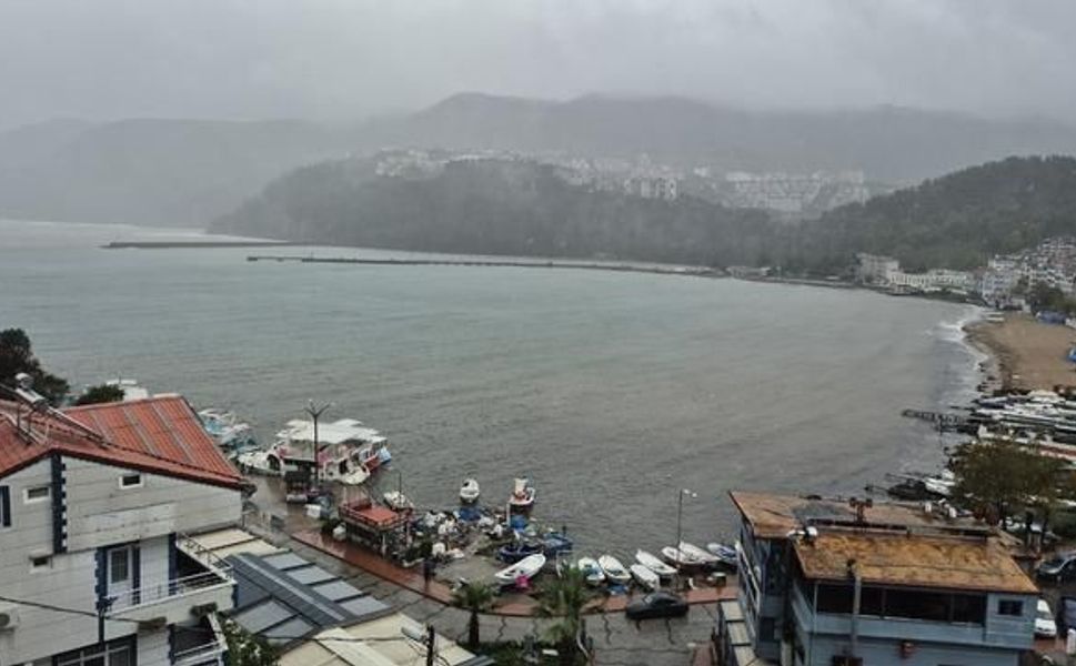 Bartın'da sağanak sonrası deniz suyunun rengi değişti