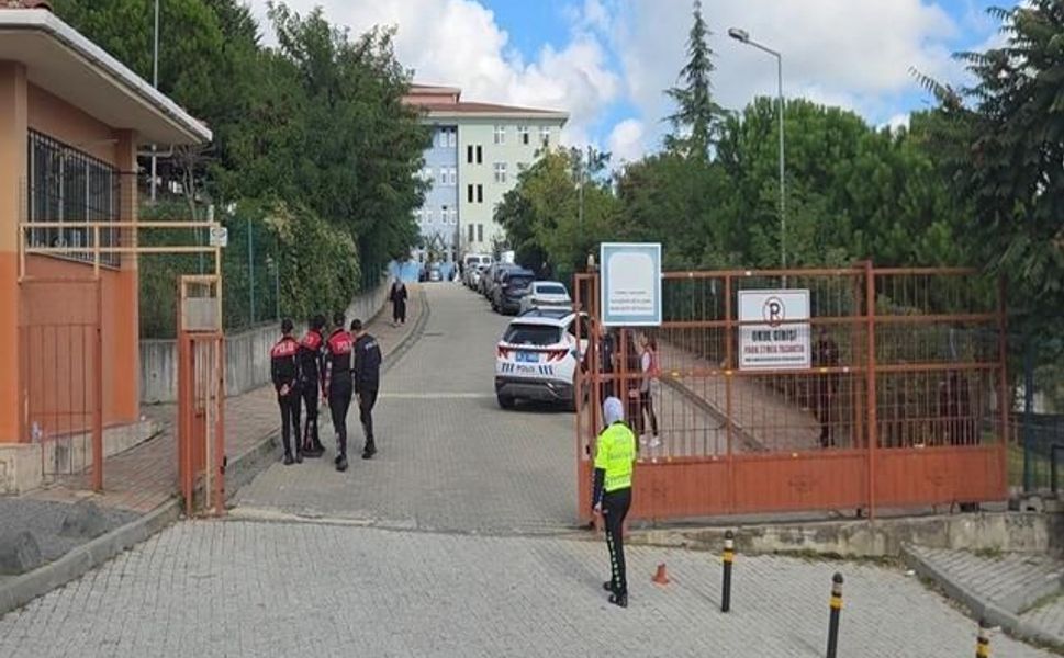 Başakşehir'deki okul kavgasında 1 öğrenci yaşamını yitirdi, 3 kişi tutuklandı