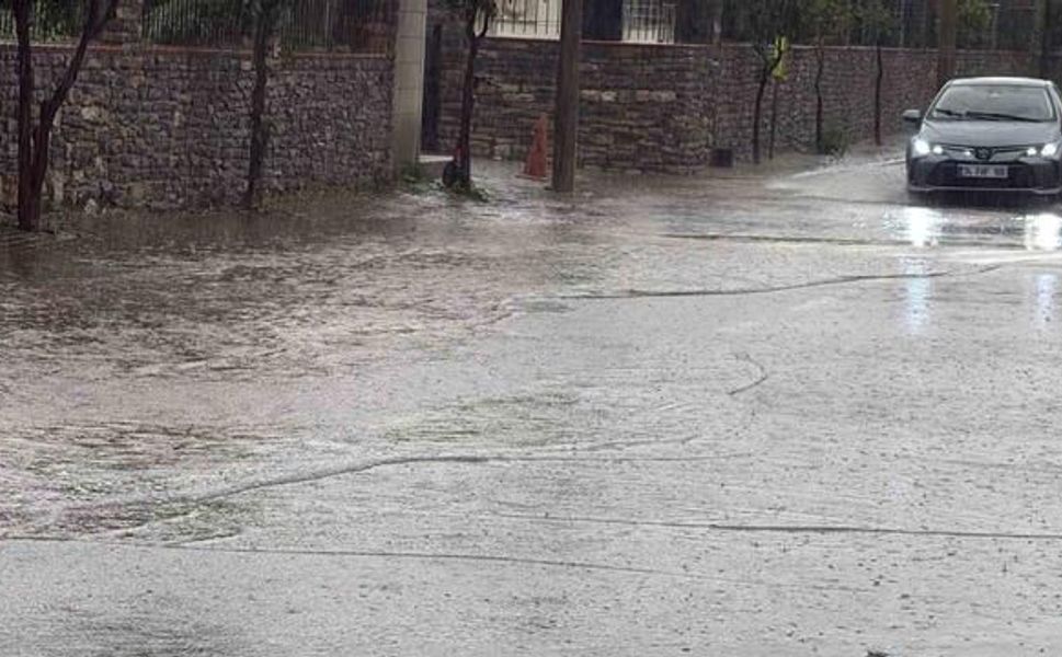 Bodrum'da yoğun yağış sonrası derelerde taşma ve su birikintileri oluştu