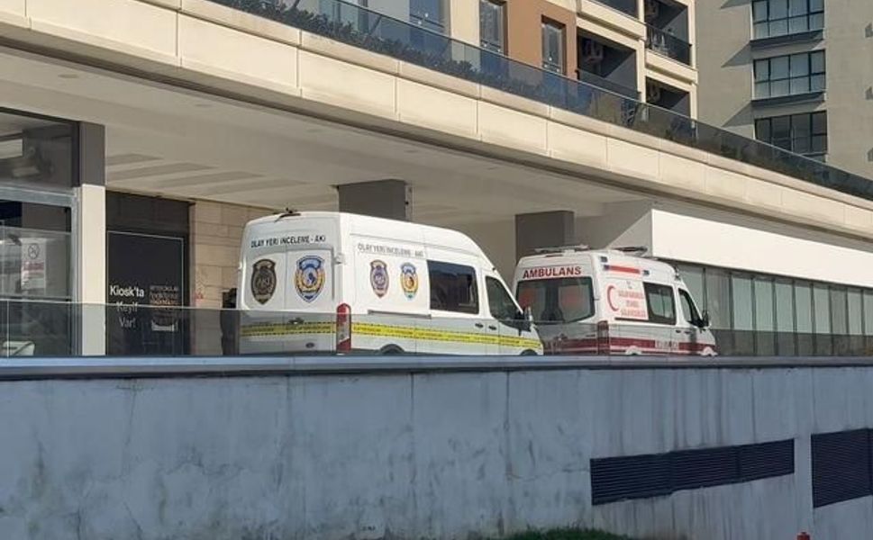 Büyükçekmece'de silahlı saldırı: 1 kişi yaşamını yitirdi, 2 kişi yaralandı