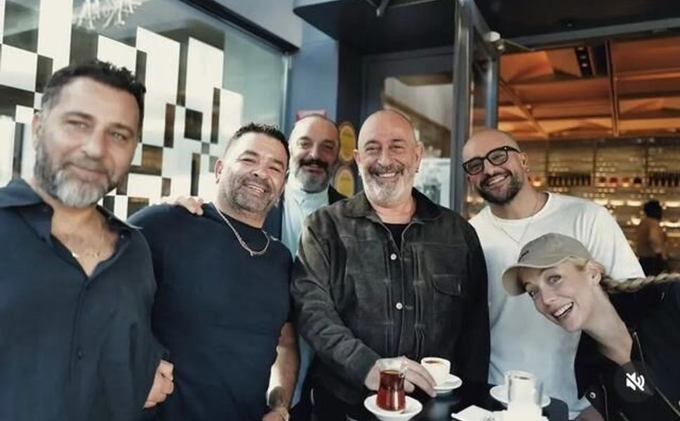 Cem Yılmaz, 'Kalp Damar Grubu' notuyla arkadaşlarıyla buluştu