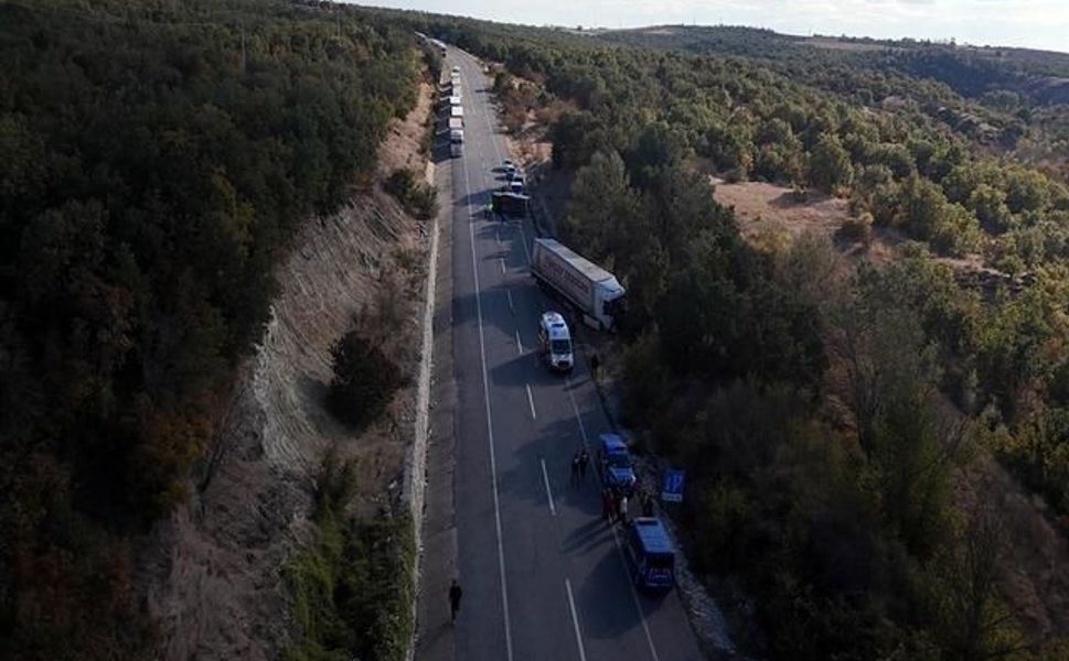 Edirne'de TIR ile kamyonetin çarpışması sonucu 4 kişi yaralandı