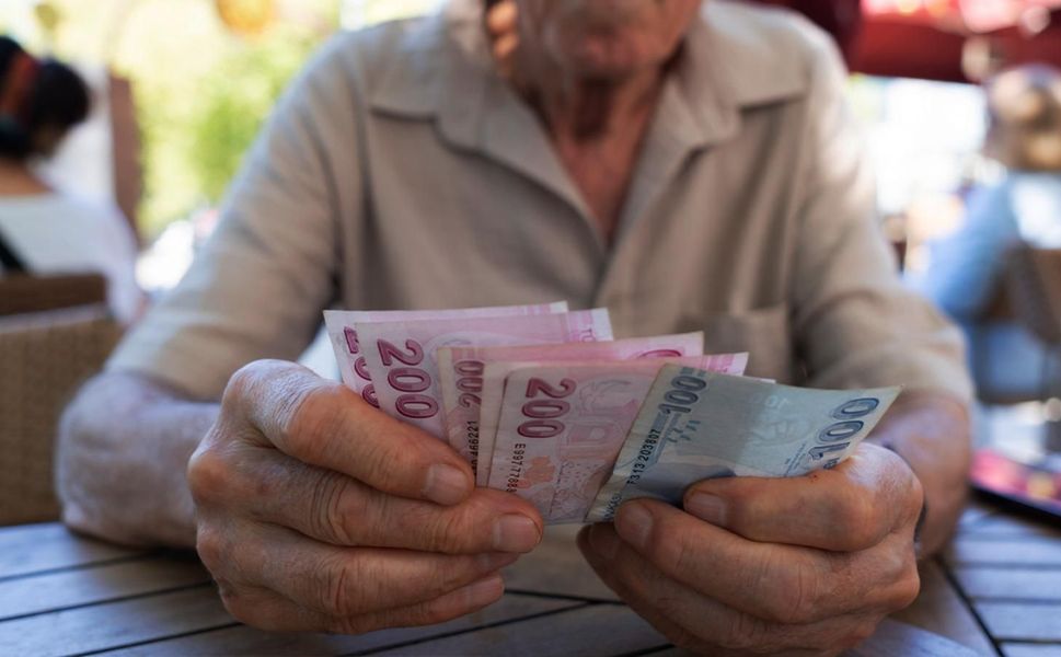 Emekli Maaşlarında İyileştirme İçin İki Alternatif Üzerinde Duruluyor