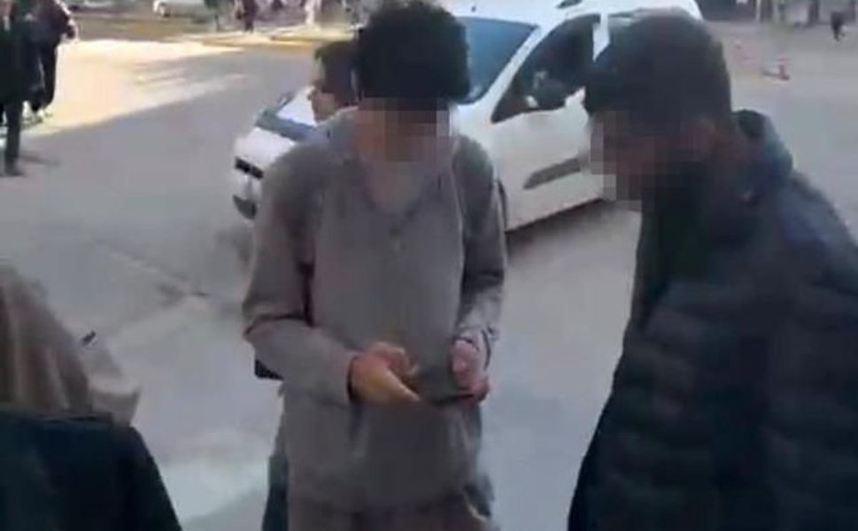 Eskişehir'de gence zorla tespih satmaya çalışan kişi Ankara'da yakalandı