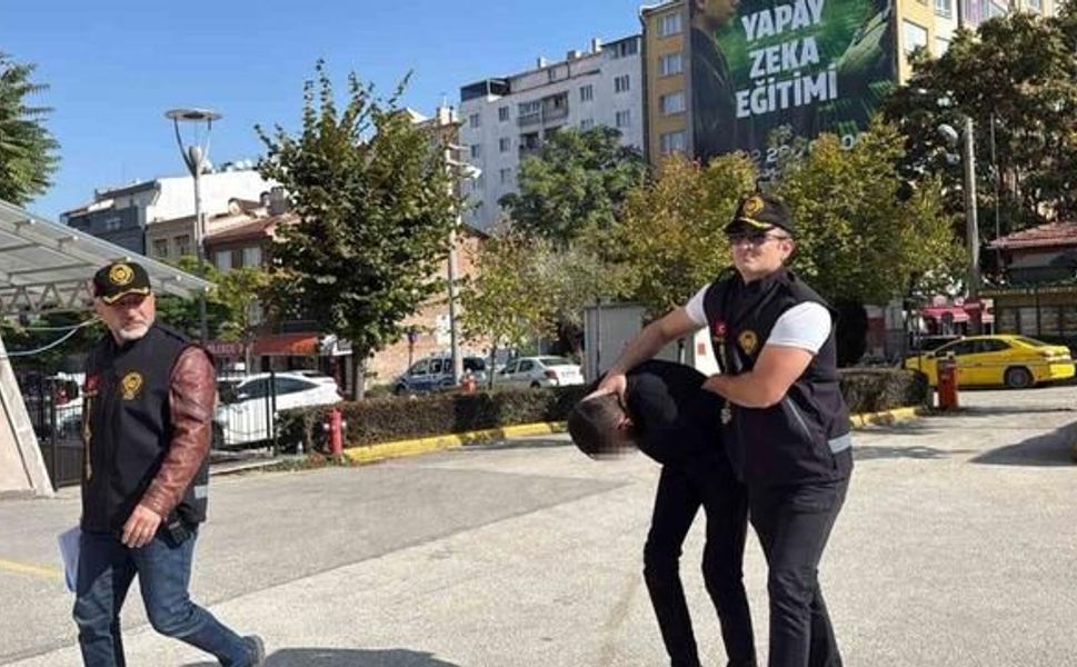 Eskişehir'de öğrenciye zorla tespih satan şüpheliye ev hapsi
