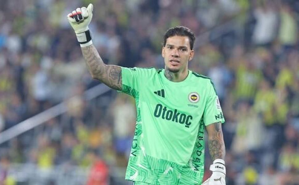 Fenerbahçe'nin Yeşil Kaleci Forması Lansmanında Ederson'a Yoğun İlgi