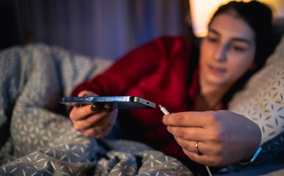 Gece Boyunca Şarjda Bırakılan Telefonlar Bataryaya Zarar Veriyor
