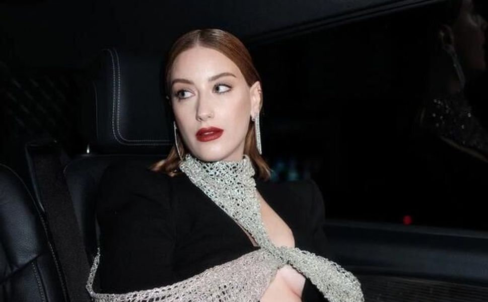 Hazal Kaya, 12 Yıllık Köpeği Murphy'nin Ani Ölümüyle Yasa Boğuldu
