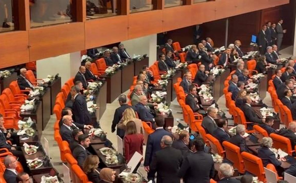 İletişim Başkanı Duran'dan YENİ Parti Grubu'nun salonu terk etmesine tepki