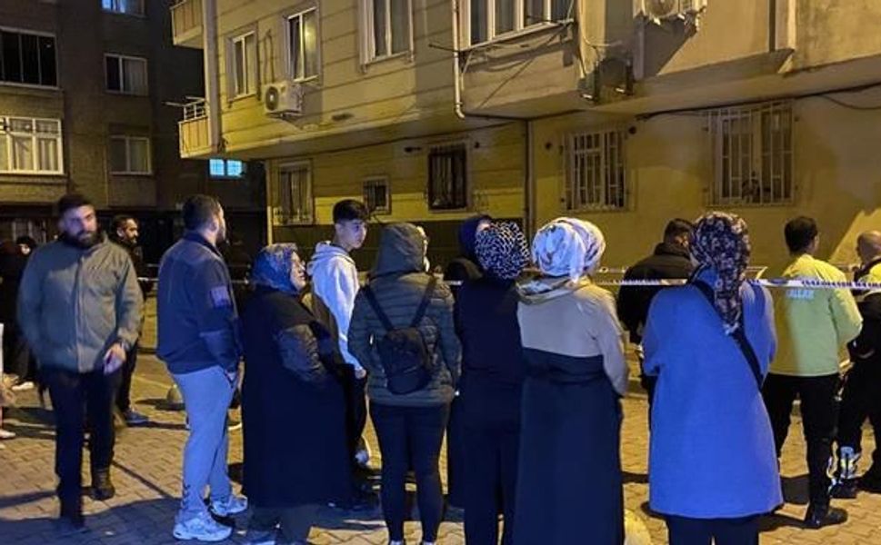 İstanbul Bahçelievler'de istinat duvarı yıkıldı, iki bina tahliye edildi