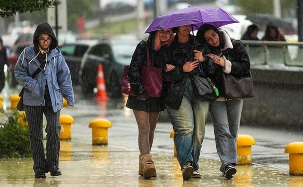 İstanbul'da Gök Gürültülü Sağanak Yağış Bekleniyor