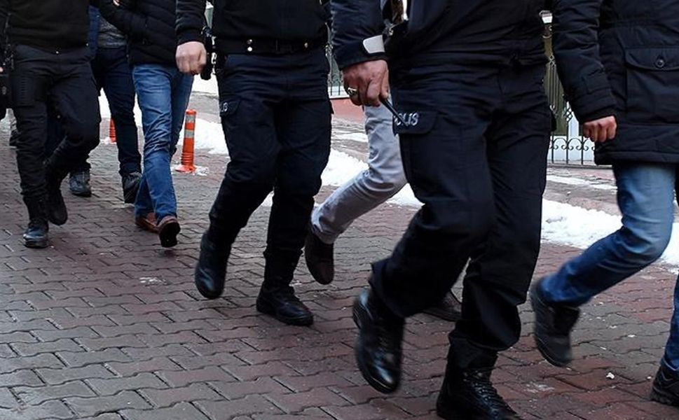 İstanbul'da kaçak tütün ticaretine yönelik operasyon: 12 kişi gözaltına alındı