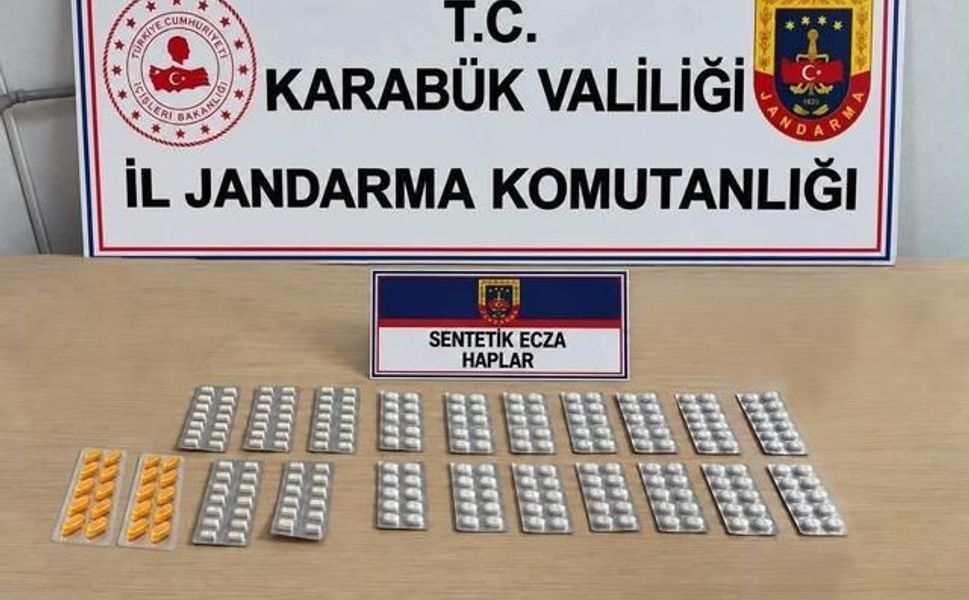 Karabük'te 2 şüphelinin üzerinde 230 sentetik ecza hapı bulundu