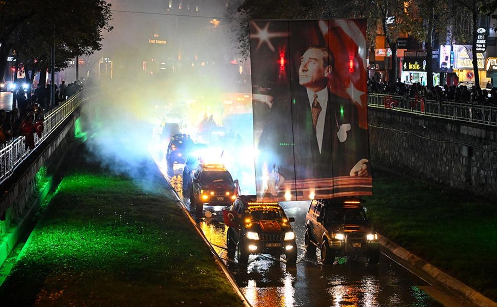 Kastamonu'da Cumhuriyet'in 103. yılı için fener alayı gerçekleştirildi