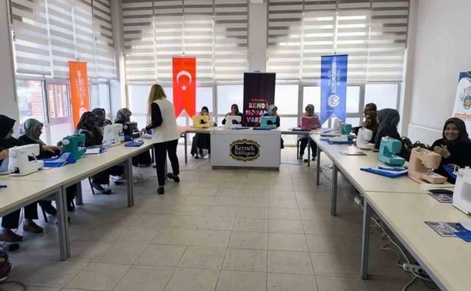 Malatya Büyükşehir Belediyesi Kadınlara Dikiş Atölyesi Düzenledi