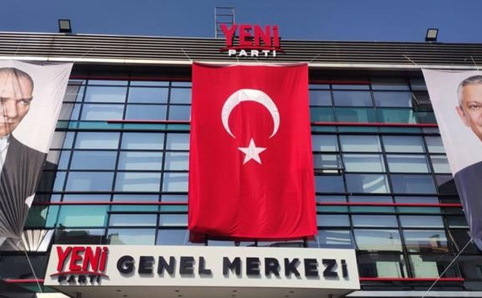Maltepe Belediye Başkanı Esin Köymen CHP'den ayrılarak YENİ Parti'ye katıldı