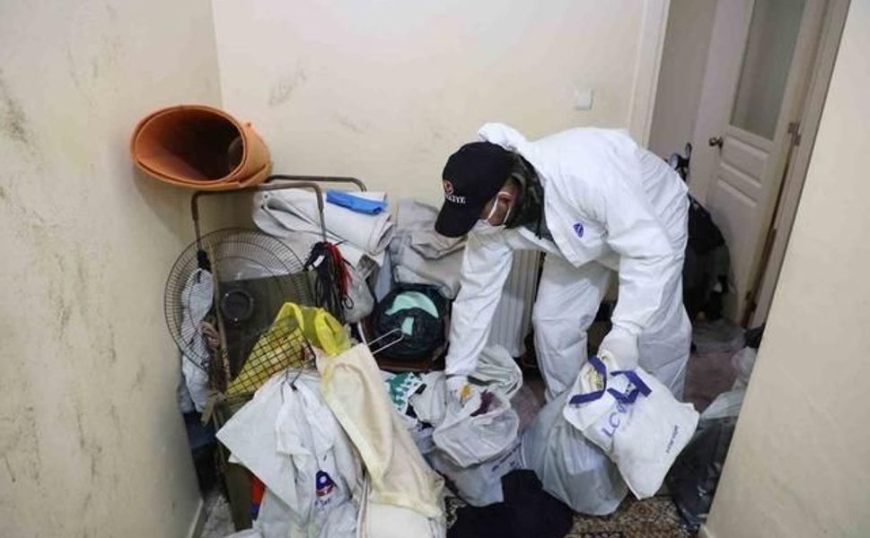 Manisa Yunusemre'de çöp evden 6 kamyon atık çıkarıldı