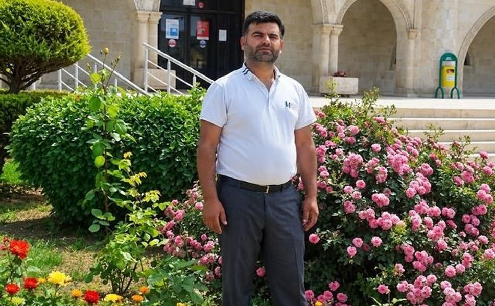 Mardin Derik'te devrilen tırın sürücüsü yaşamını yitirdi