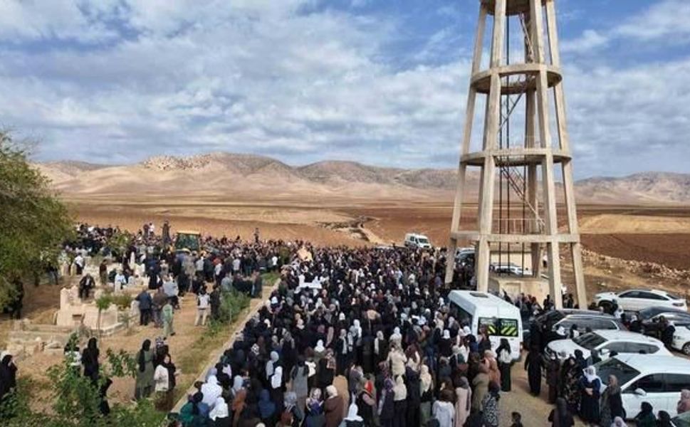 Mardin Nusaybin'de su kanalına düşen araçta yaşamını yitiren 6 kişi defnedildi