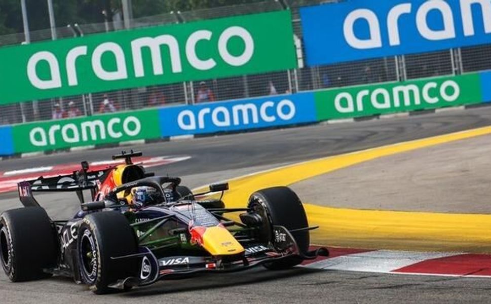 Max Verstappen Singapur Grand Prix'sinde birinciliği kazandı
