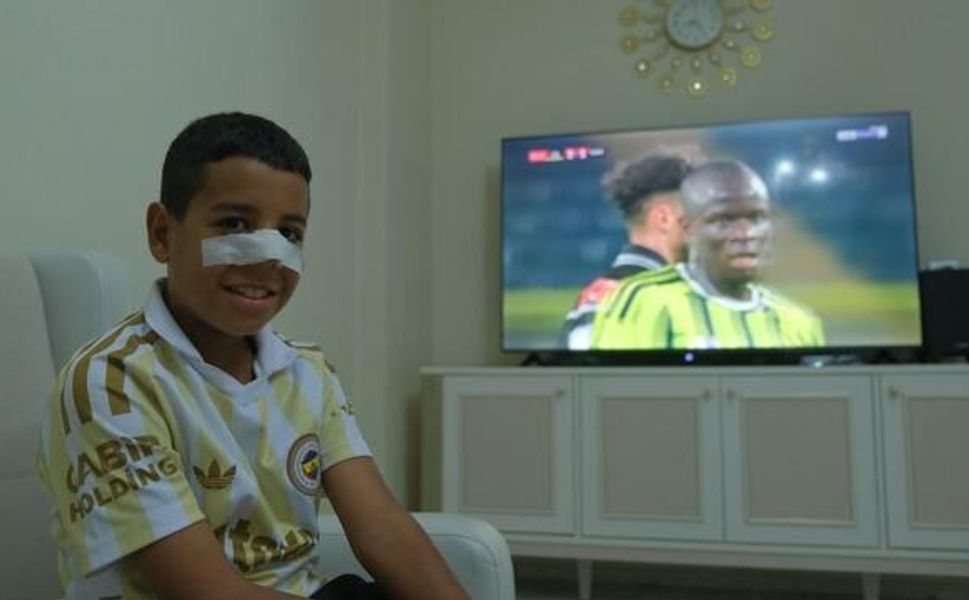 Narkoz etkisindeyken derbi maçını anlatan küçük futbolsever