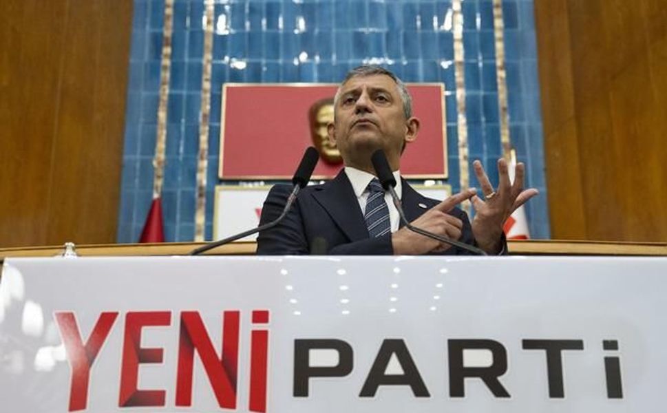 Özgür Özel'den Cemil Tugay'a Tepki: 'Kaçan Kaçsın, Giden Gitsin'
