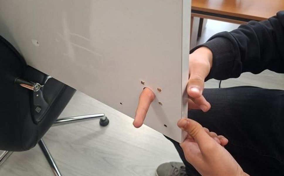 Parmağı eşya dolabına sıkışan kişi ekiplerce kurtarıldı