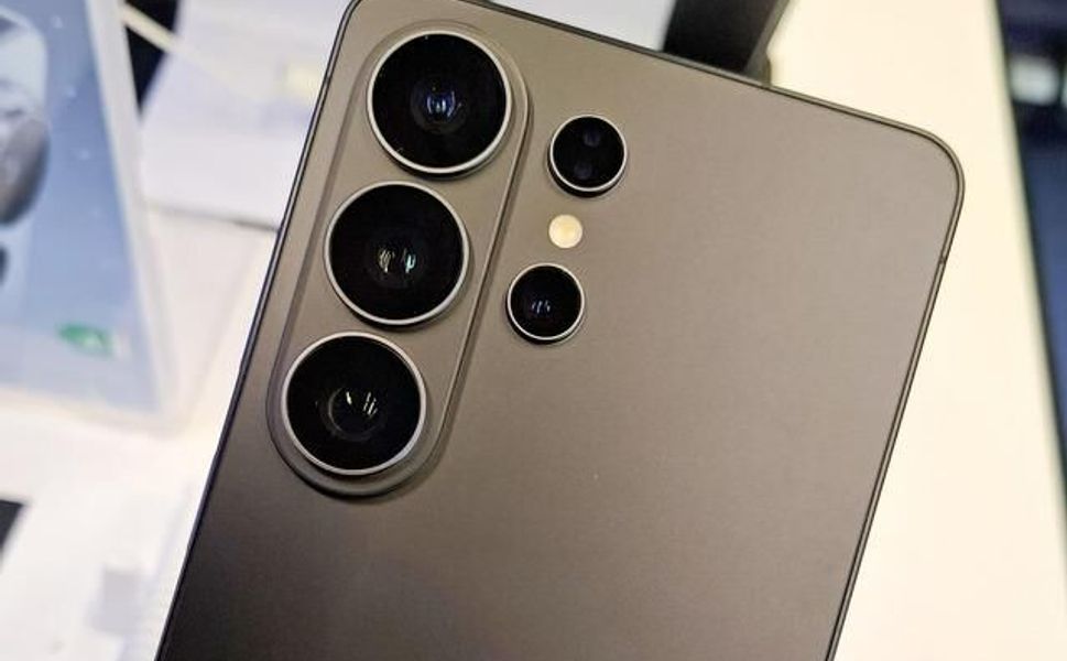 Samsung, yılın son çeyreğinde telefon üretimini yüzde 20-30 azaltmayı planlıyor