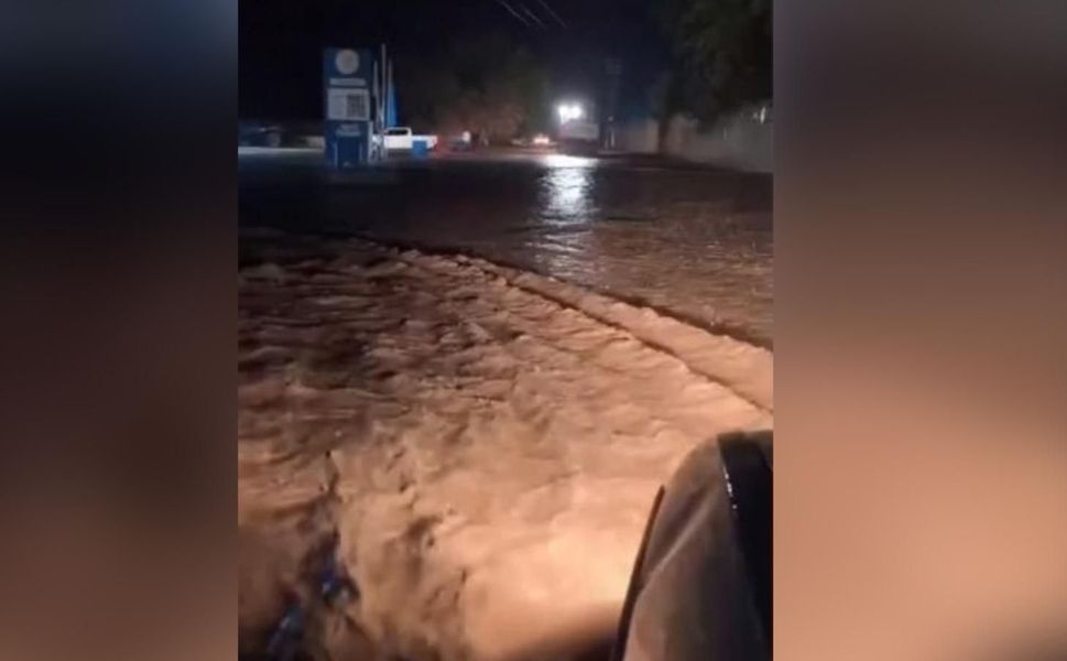Şanlıurfa'da Sağanak Yağış Su Baskınlarına Yol Açtı