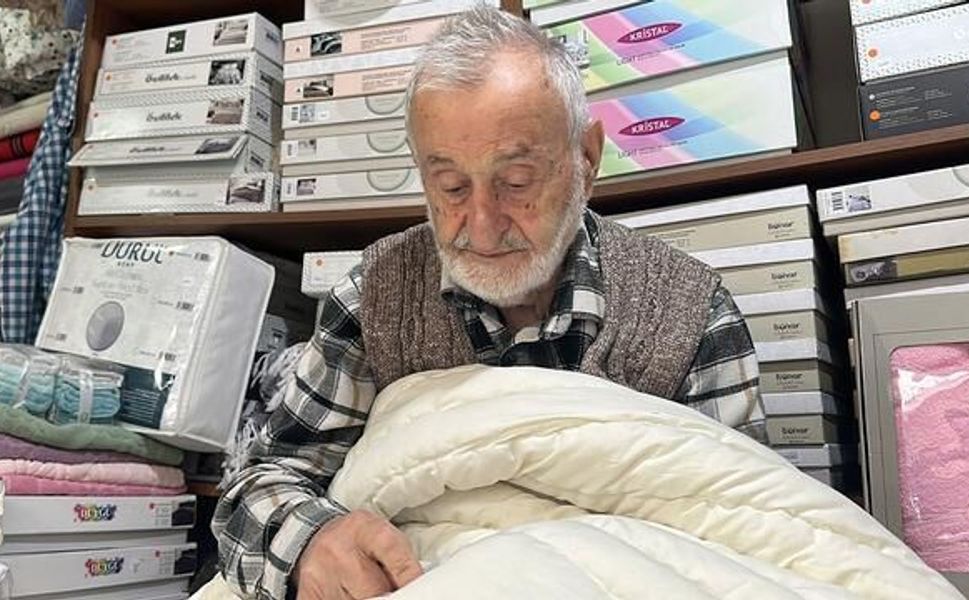 Sapanca'da 70 Yıldır Yorgancılık Mesleğini Sürdüren 'Yastıkçı Dede' Üç Kuşağa Örnek Oldu