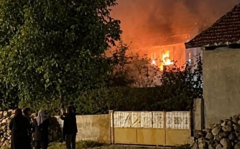 Şuhut'ta Müstakil Evde Çıkan Yangın Mahallede Korku Yarattı