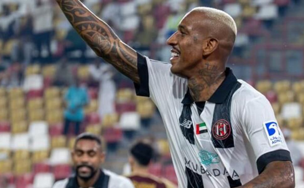 Talisca Al Jazira formasıyla ilk golünü Khor Fakkan karşısında attı