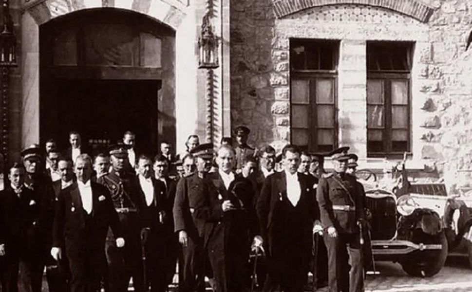 Türkiye Cumhuriyeti 103. yılını kutluyor