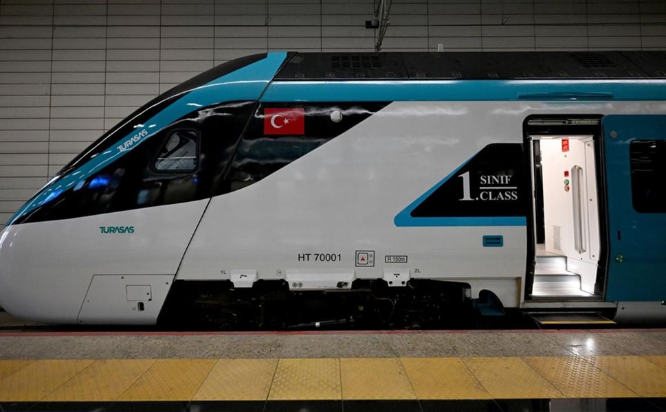 Ulaştırma Bakanı Uraloğlu, milli hızlı trende 250 km hıza ulaşıldığını açıkladı