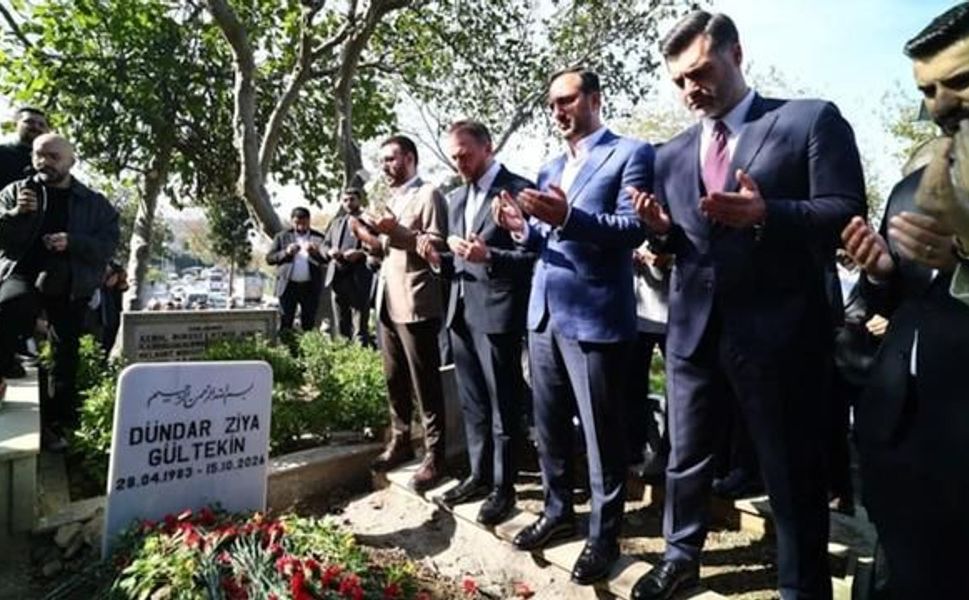 Üsküdar'da Belediye Başkan Vekilliği Seçimi Yapıldı, Yeni Vekil Mezarı Ziyaret Etti