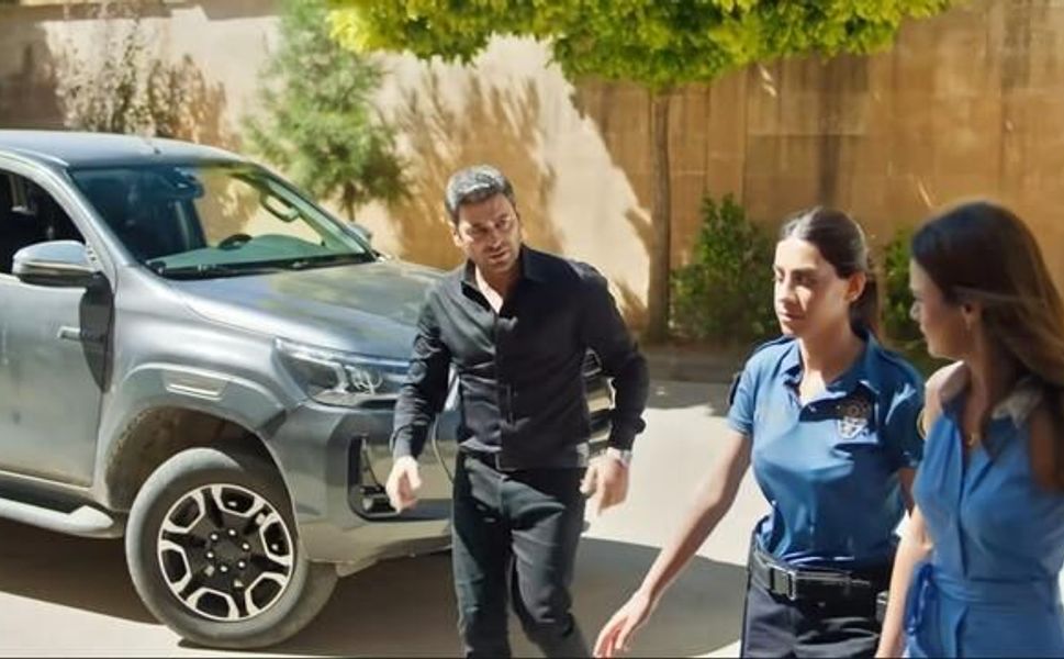 Uzak Şehir'de Alya'nın Gözaltı Anı ve Ateş Baybars'ın Hikâyeye Katılımı