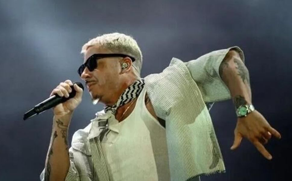 Zach Bryan, Macklemore'un sahne almadığı Gillette Stadyumu'nda 'Özgür Filistin' tişörtüyle sahneye çıktı