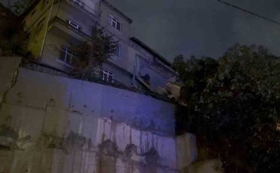 Zonguldak'ta Kullanılmayan İki Katlı Binada Kısmi Göçük Oluştu