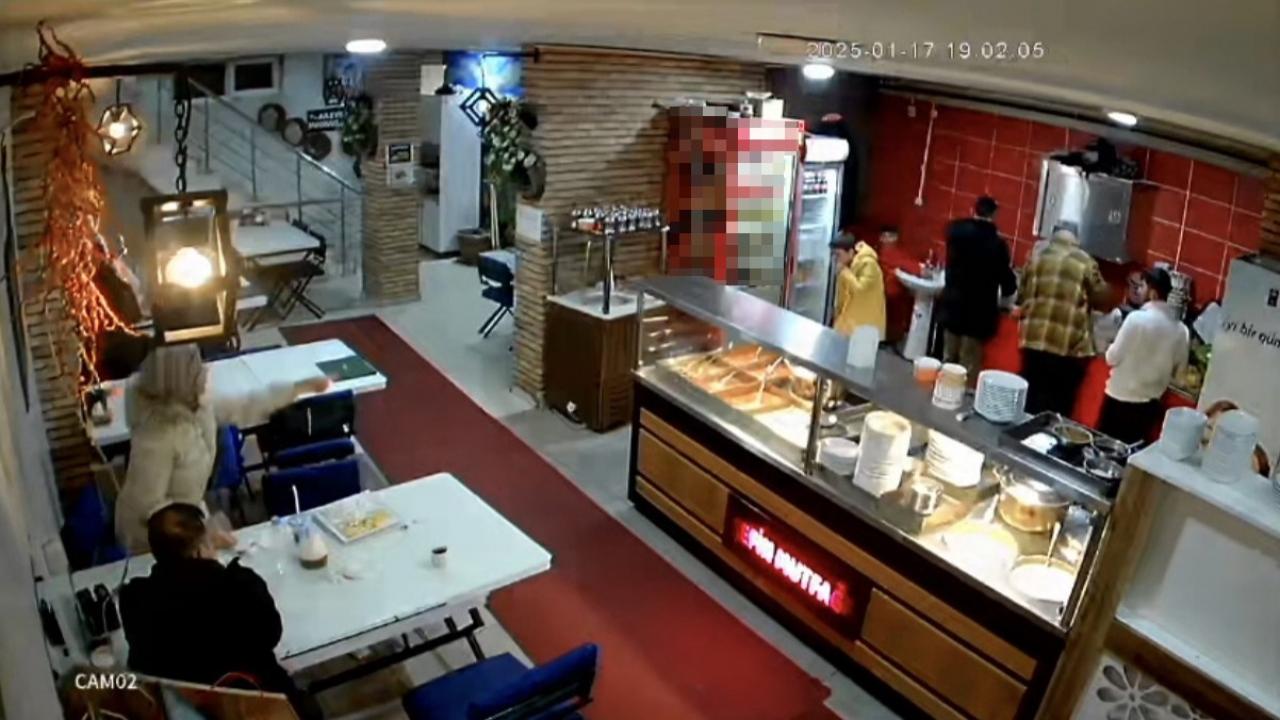 Lokanta çalışanı, çocuğun boğazına kaçan ekmeği böyle çıkardı
