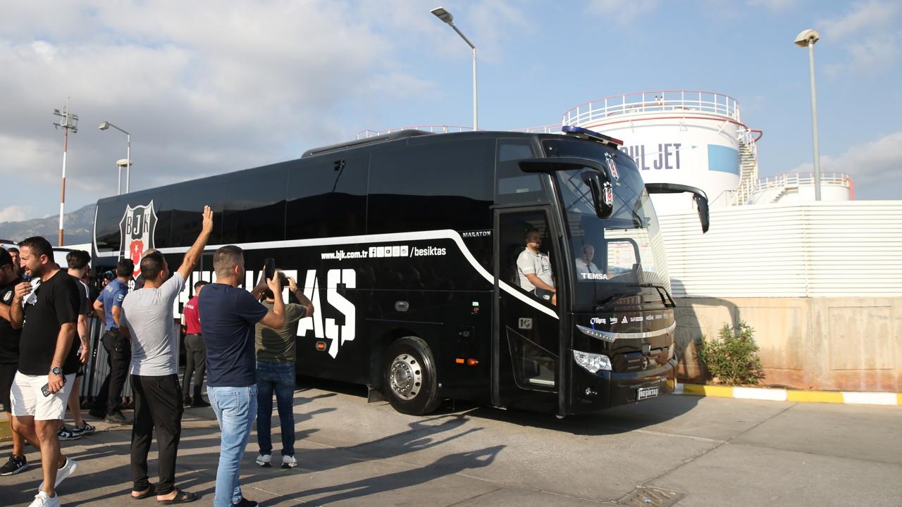 Beşiktaş taraftarından Sergen Yalçın'a sürpriz: Görünce yüzü güldü